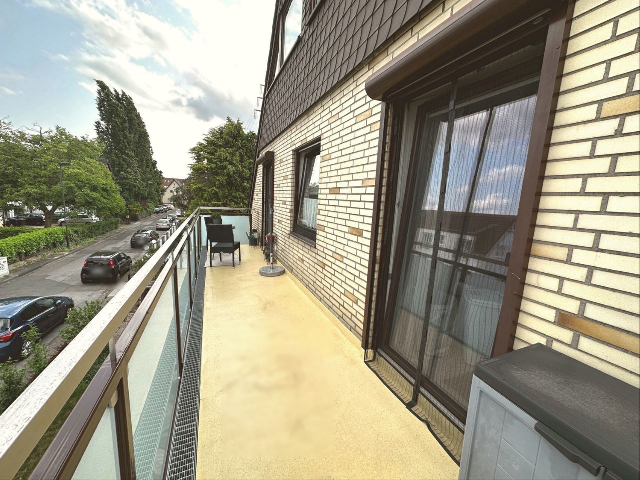 Balkon vom SR und WR zugänglich