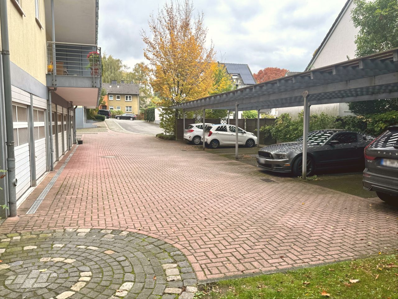 1 Aussenstellplatz mit im Angebot