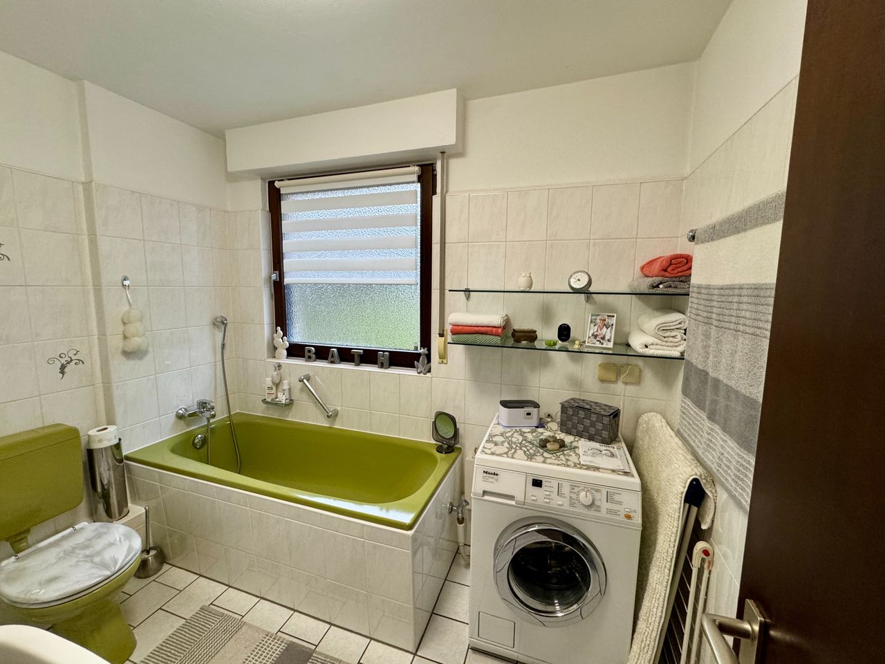Wannenbad mit Fenster