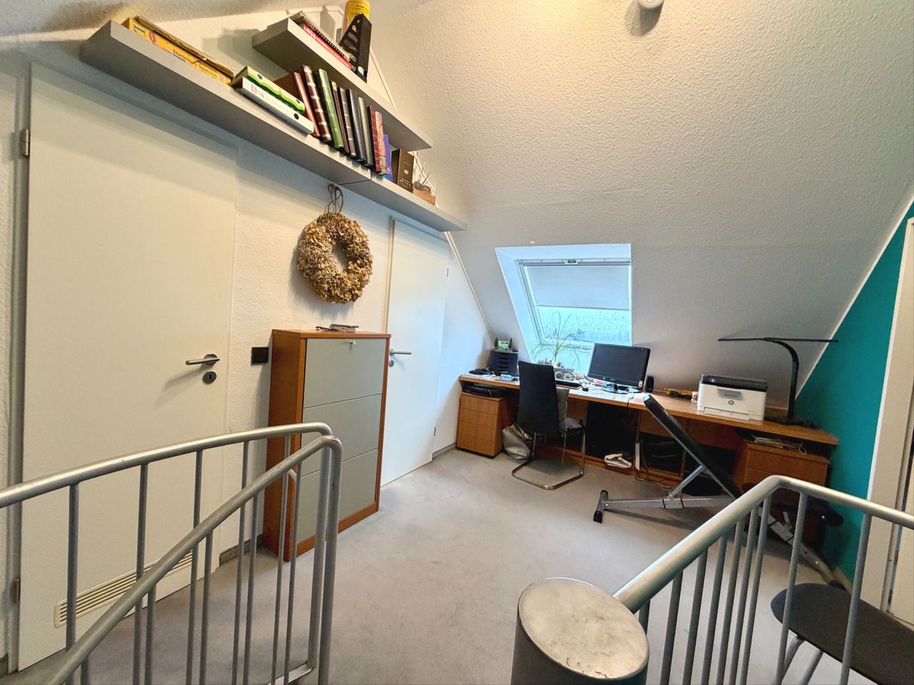 Büro auf der Galerie + Abstellraum 