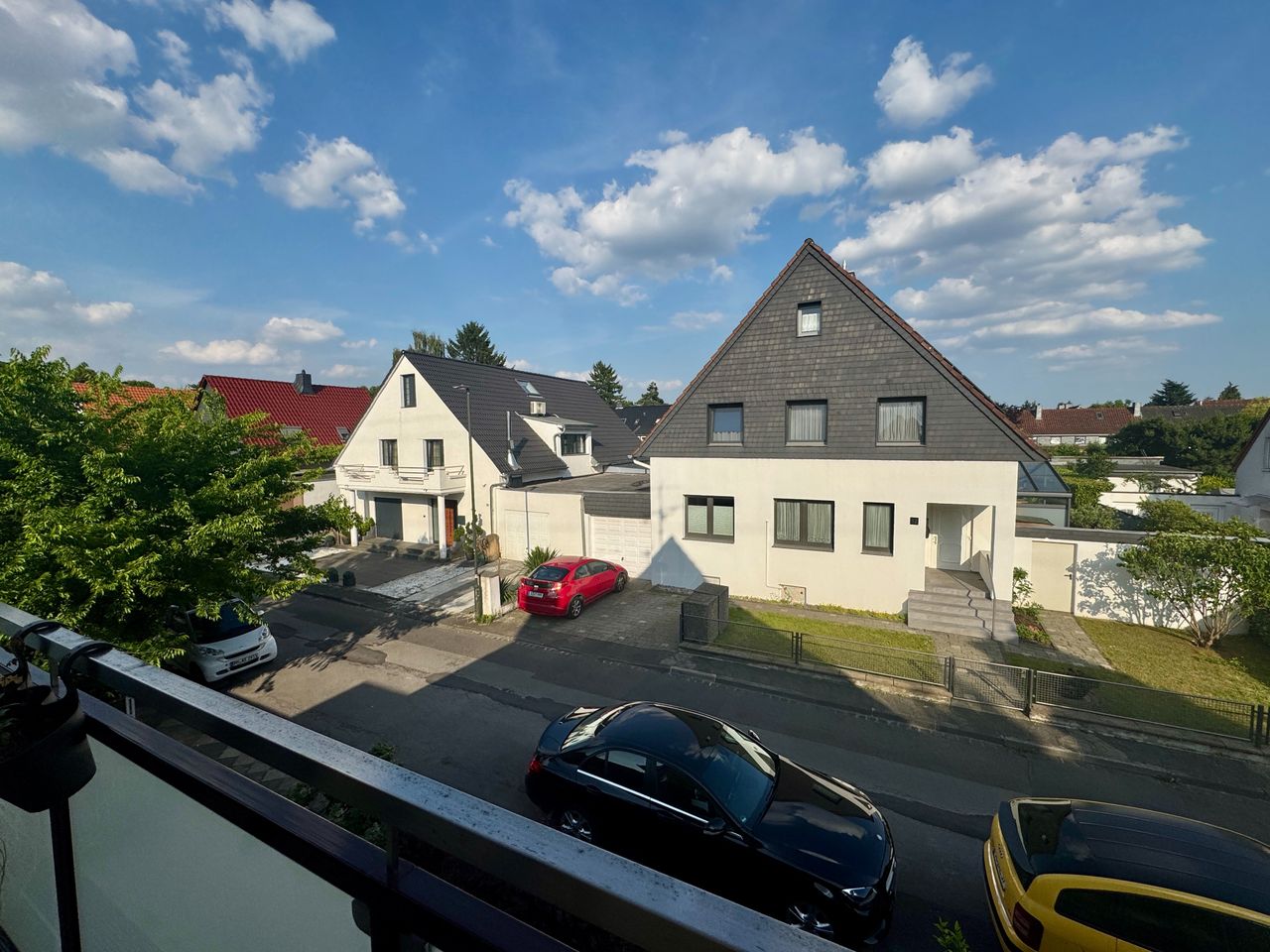 Blick von Balkon 1. OG re.