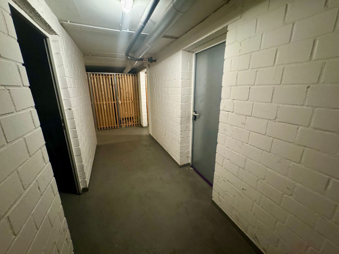 Keller mit grossem eigenen Raum