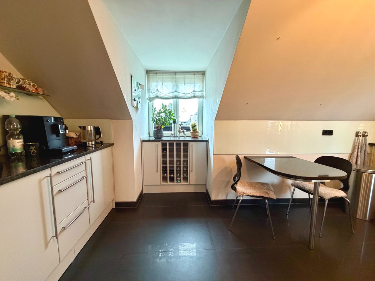 zusätzl. Einbauregal in der Küche