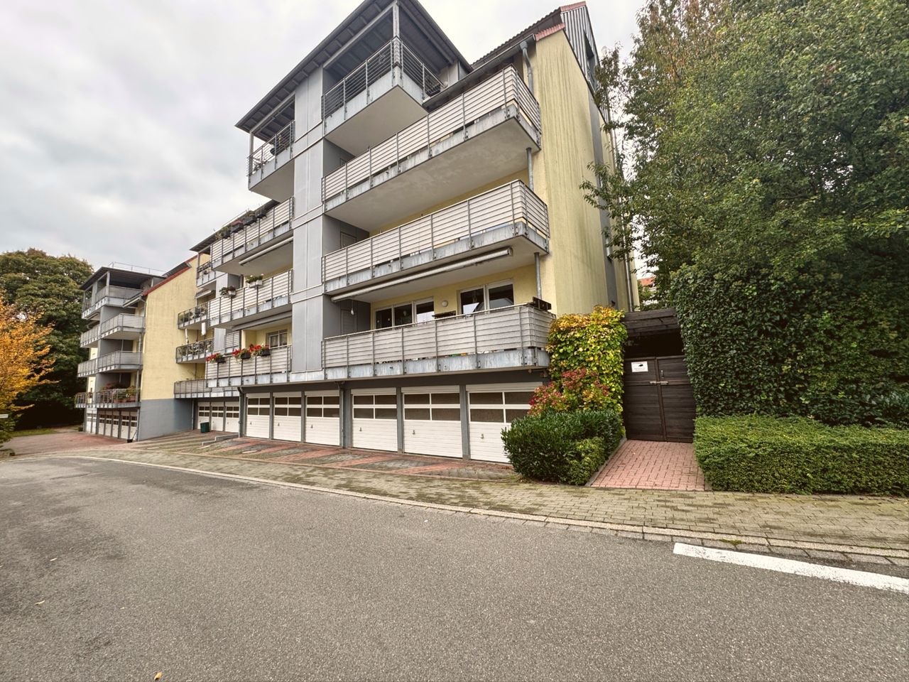 Rückseite / Balkonseite des Hauses